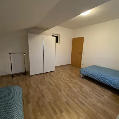 Hostal Monteurzimmer *