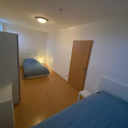 Monteurzimmer Hostel *